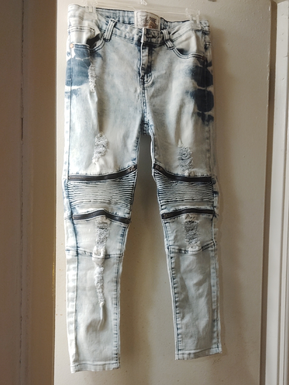 Light Wash Distressed Moto Skinny Jeans - Women